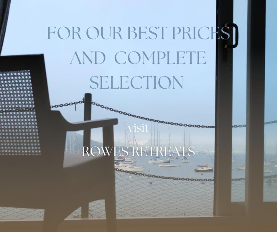 Stunning Waterfront Apartment With Spectacular Views & Parking At 'Captains Loft' 팰머스 외부 사진