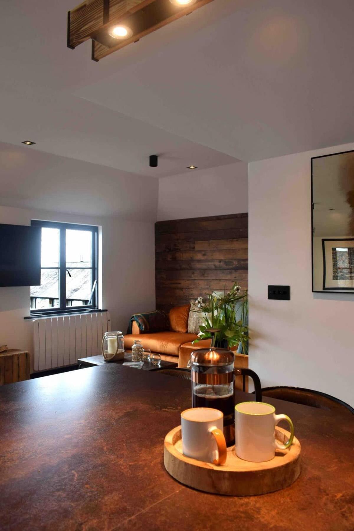 Stunning Waterfront Apartment With Spectacular Views & Parking At 'Captains Loft' 팰머스 외부 사진